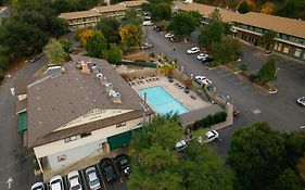 Cedar Lodge El Portal 2*